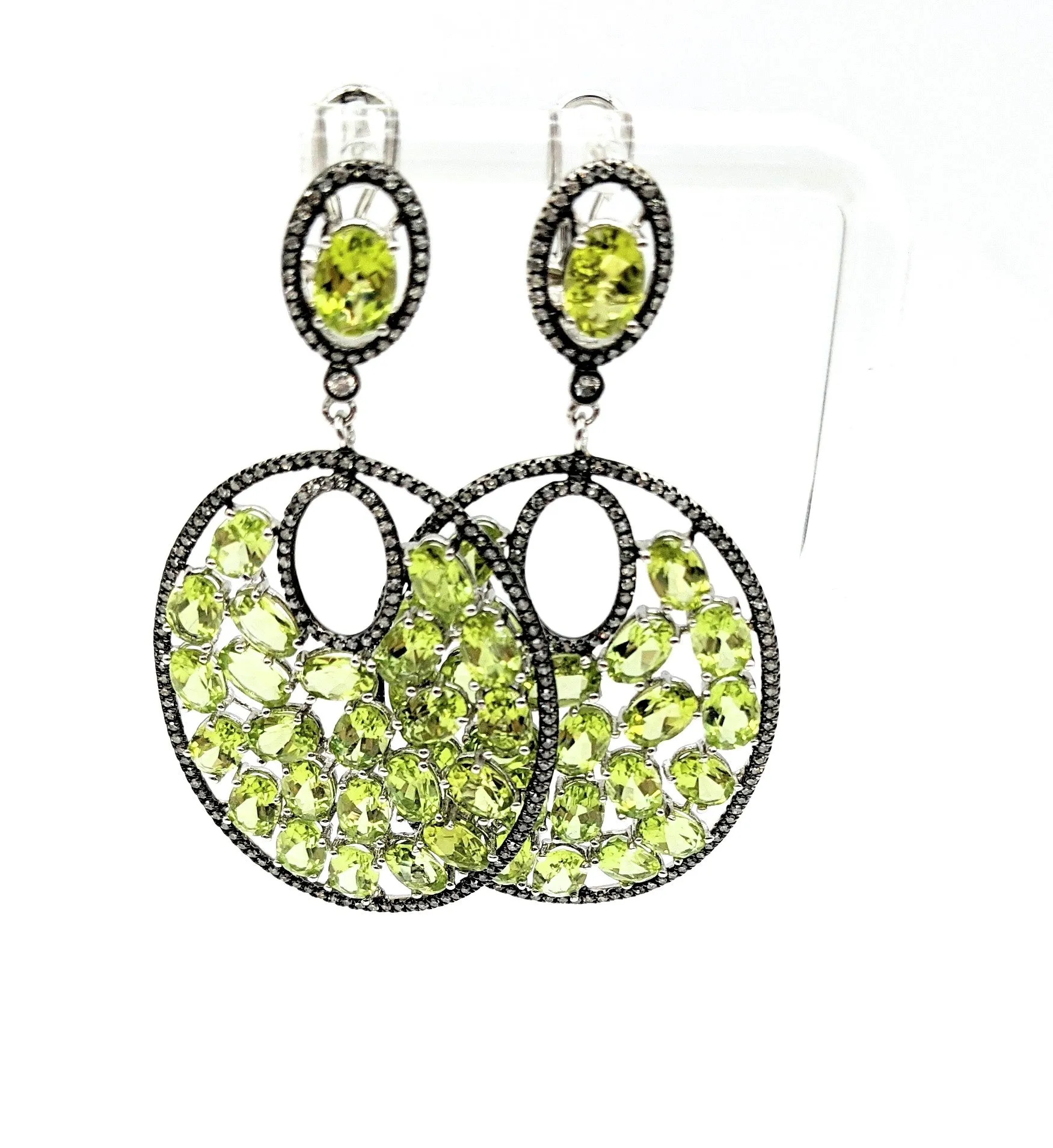 1.07 carat total weight diamond and peridot dangled earrings