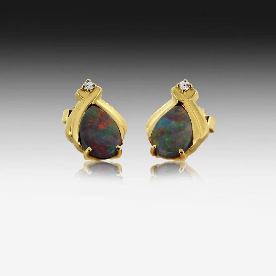 18kt Yellow Gold Black Opal earrings