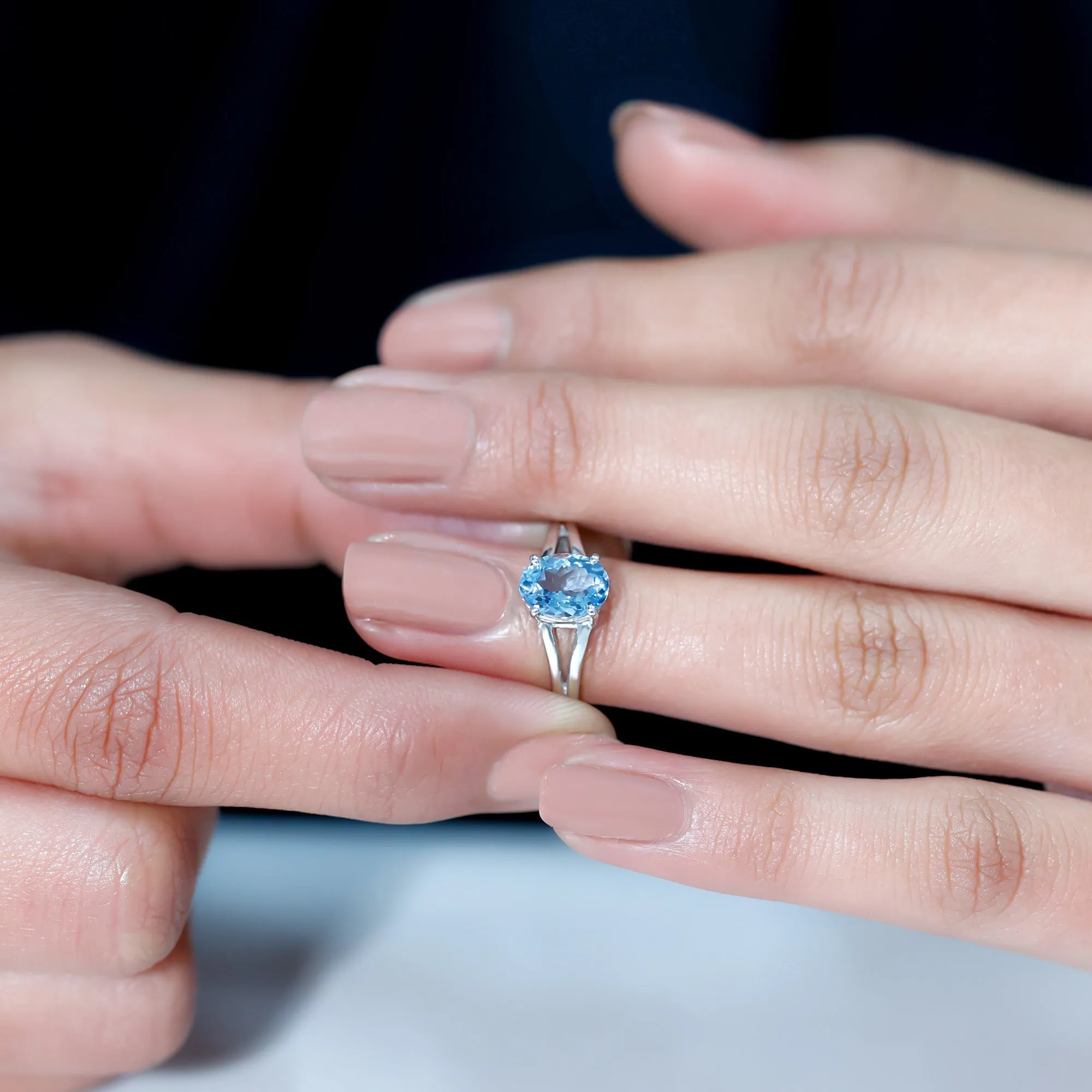 Oval Aquamarine Solitaire Engagement Ring in Split Shank