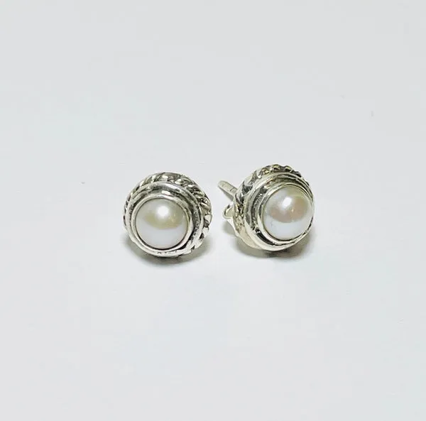Round Pearl Studs 3 (CH65)