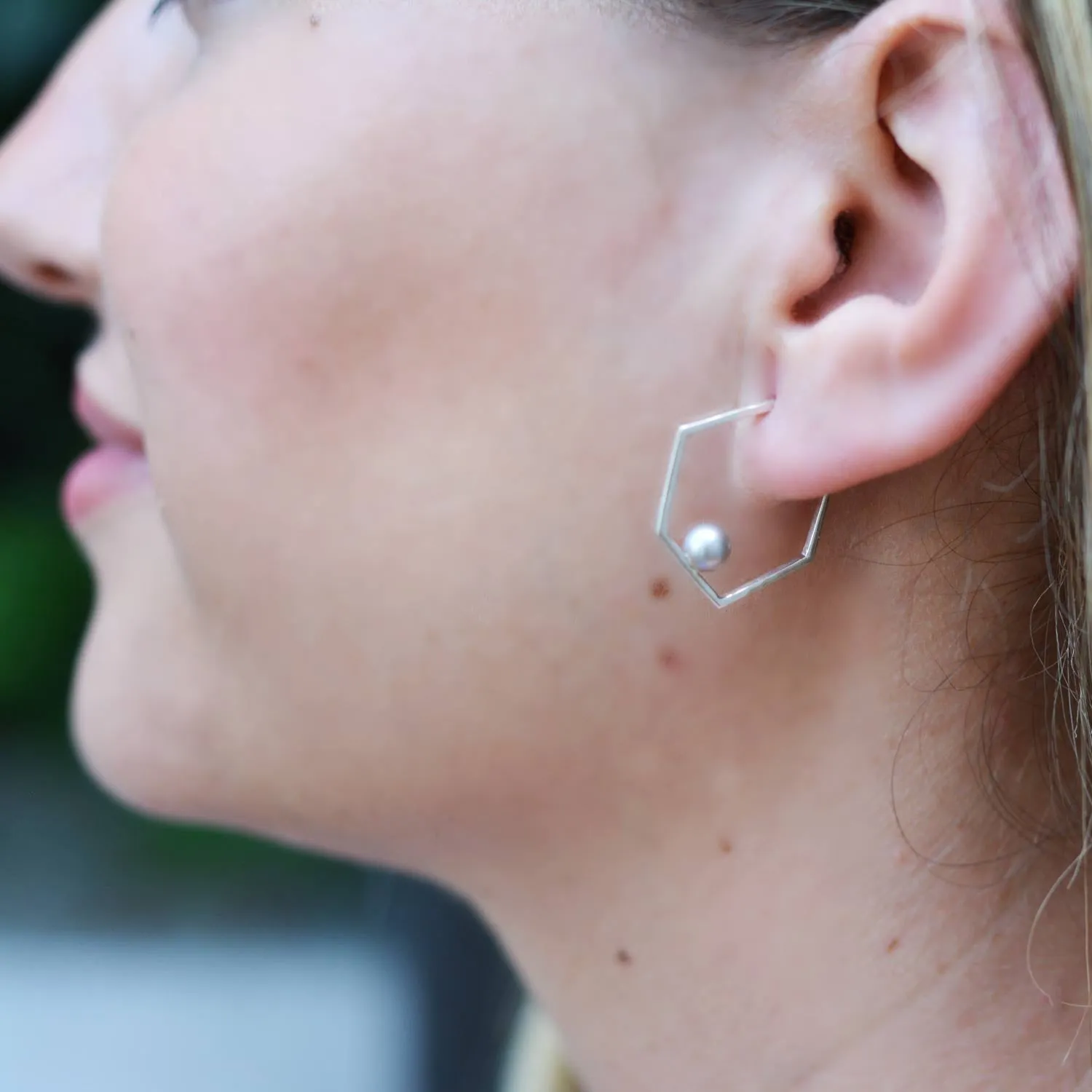 Silver White Pearl Earrings Minerva