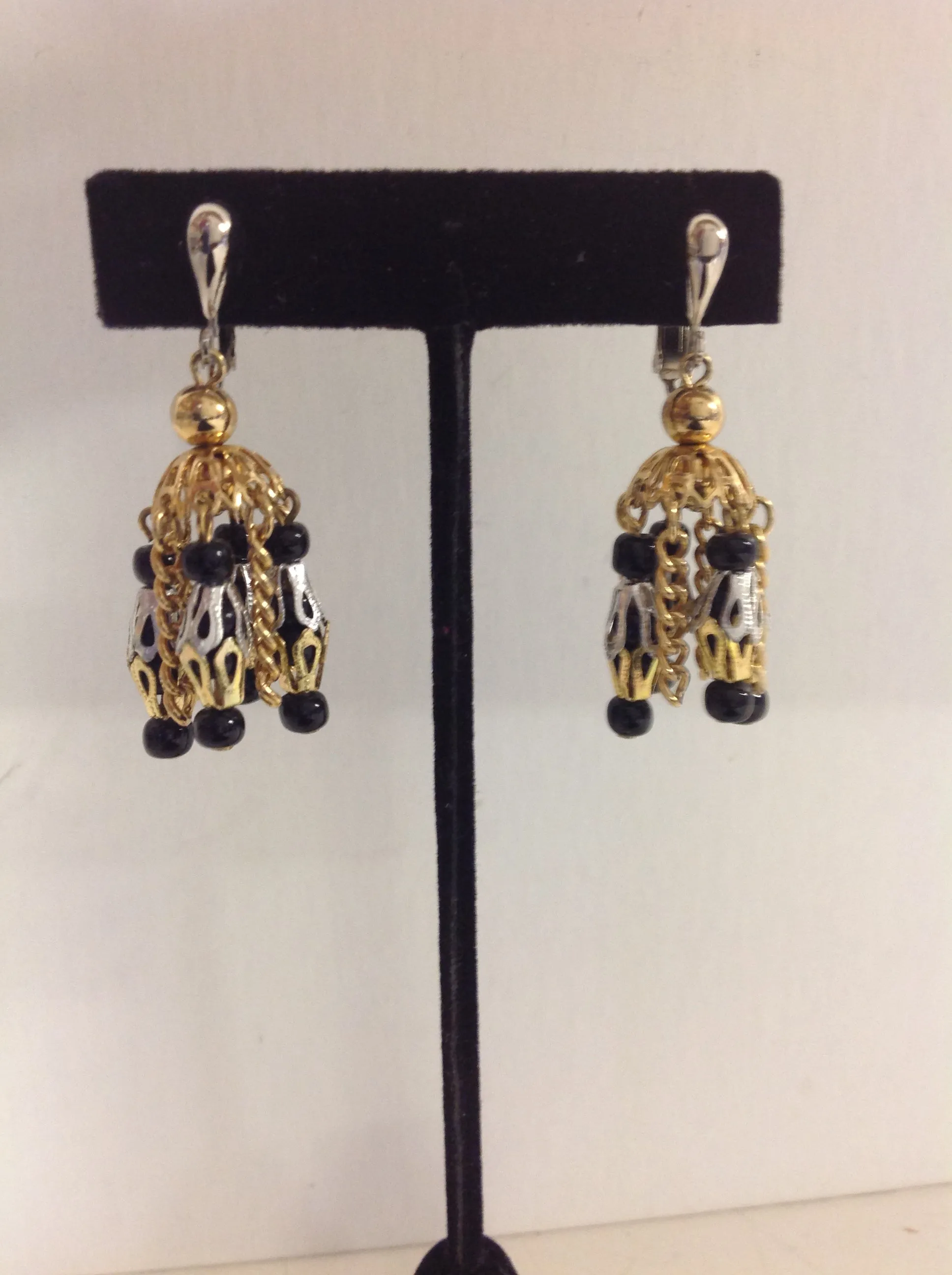Vintage Goldtone Metal Chain Bead Black Chandelier Style Pendant Clip On Earrings