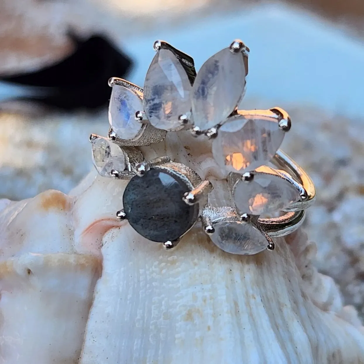 WHITE BLUE FLOWERS - MOONSTONE & LABRADORITE 925 RING