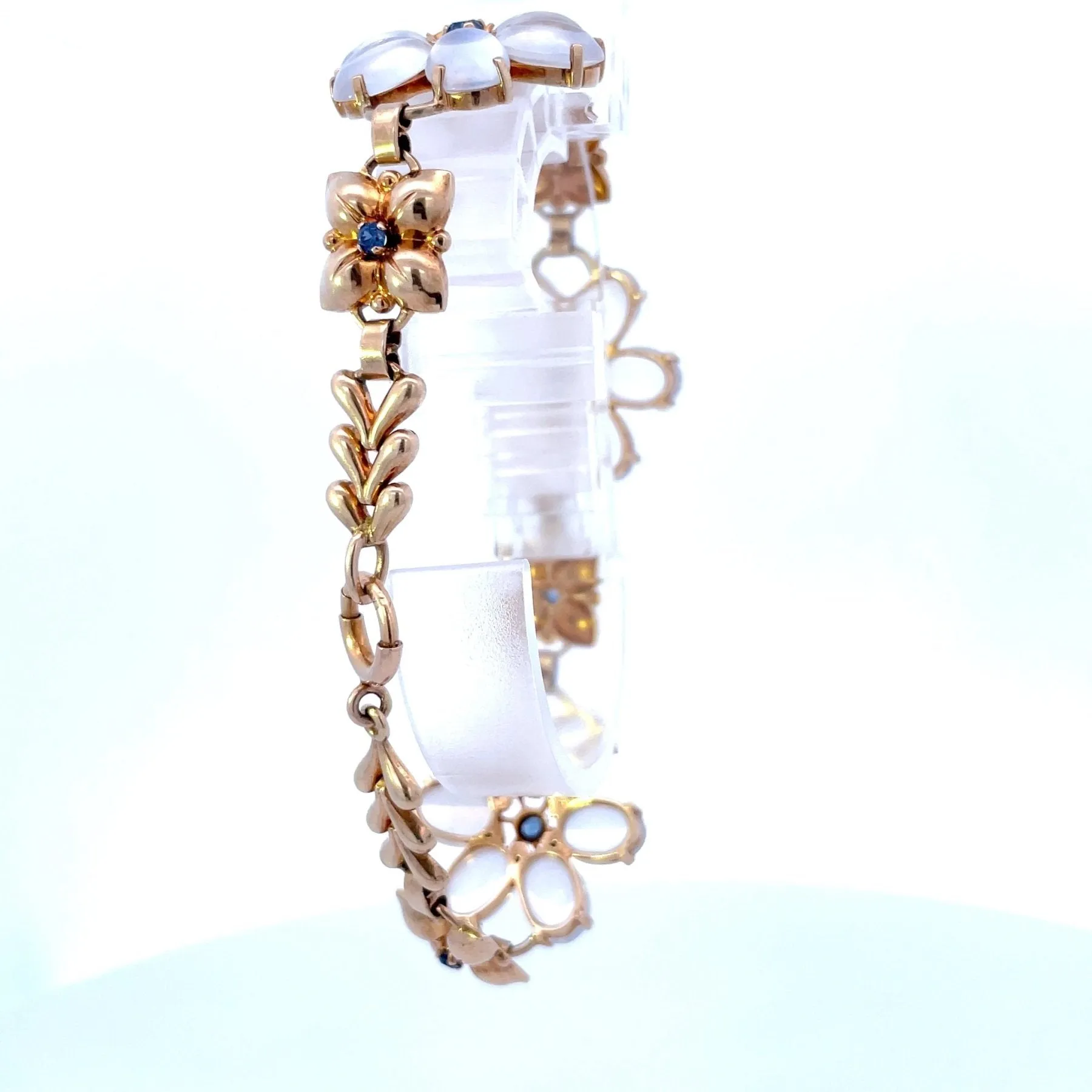 'Wordley, Allsopp, and Bliss' Sapphire & Moonstone Bracelet | 0.65ctw, 31.50ctw | 8" |